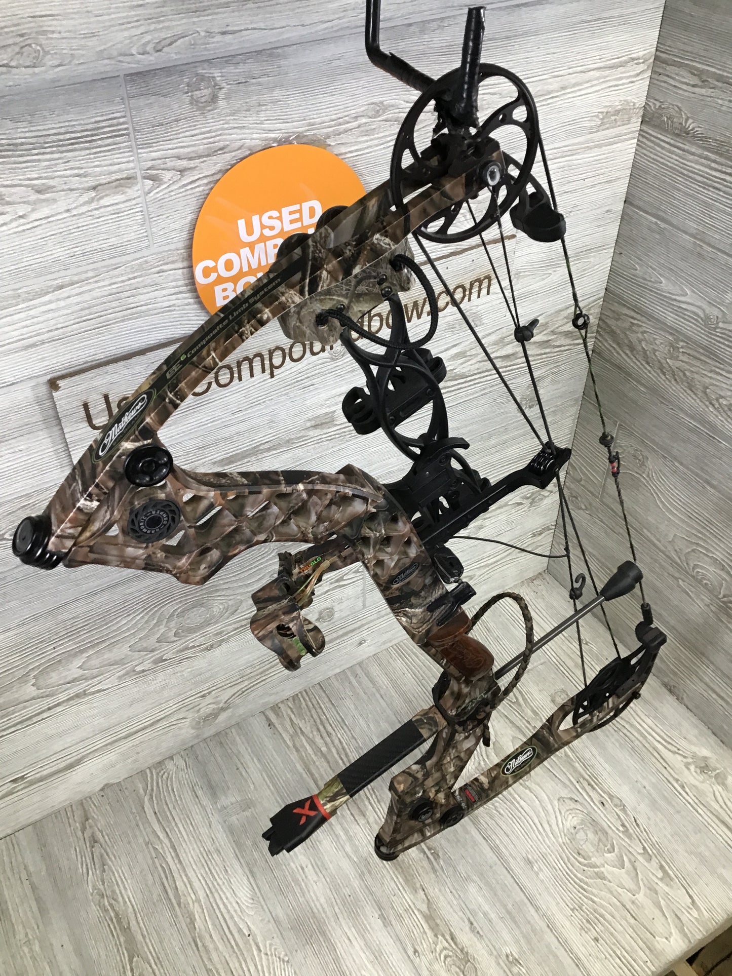 Used Mathews ZXT Right handed 60-70# 30" Draw Package