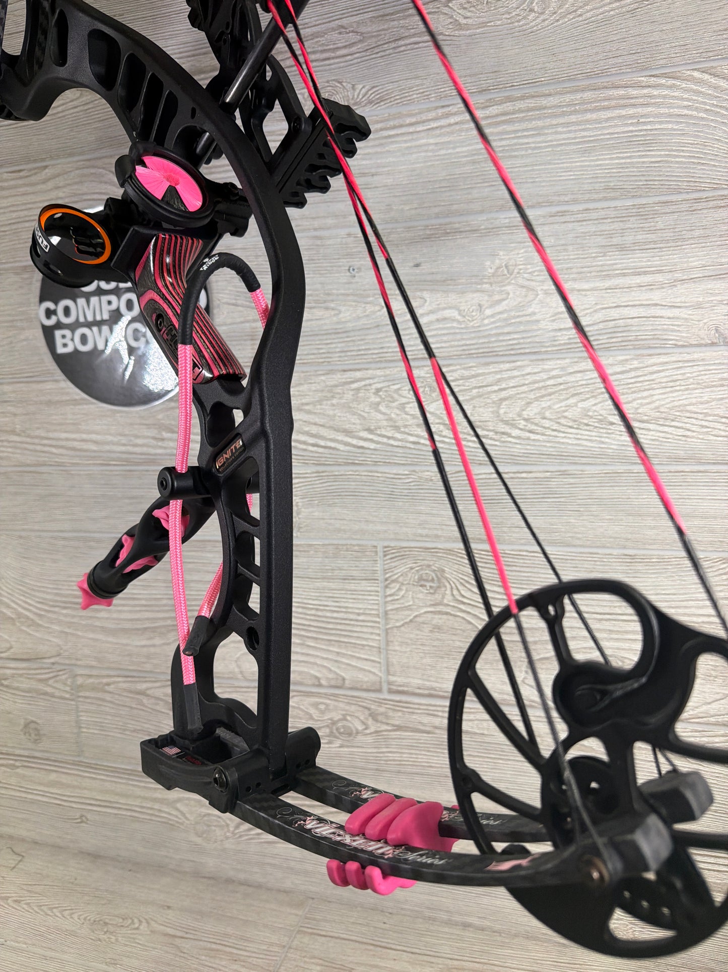 Used Hoyt Ignite Vixen Series RH Package Deal