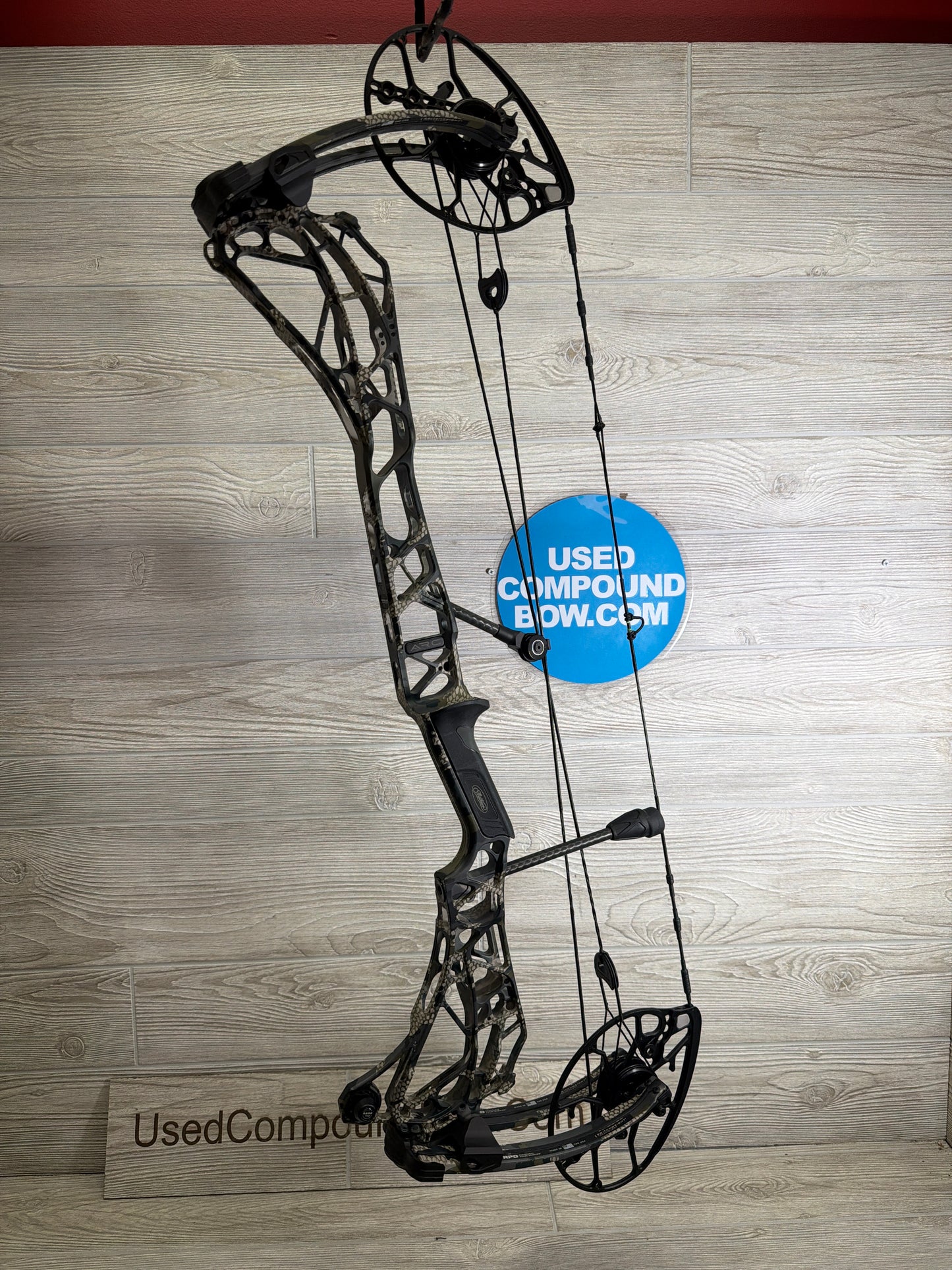 Used Mathews ARC 30 29.5" 60lb Kuiu Verde Right Hand Bow