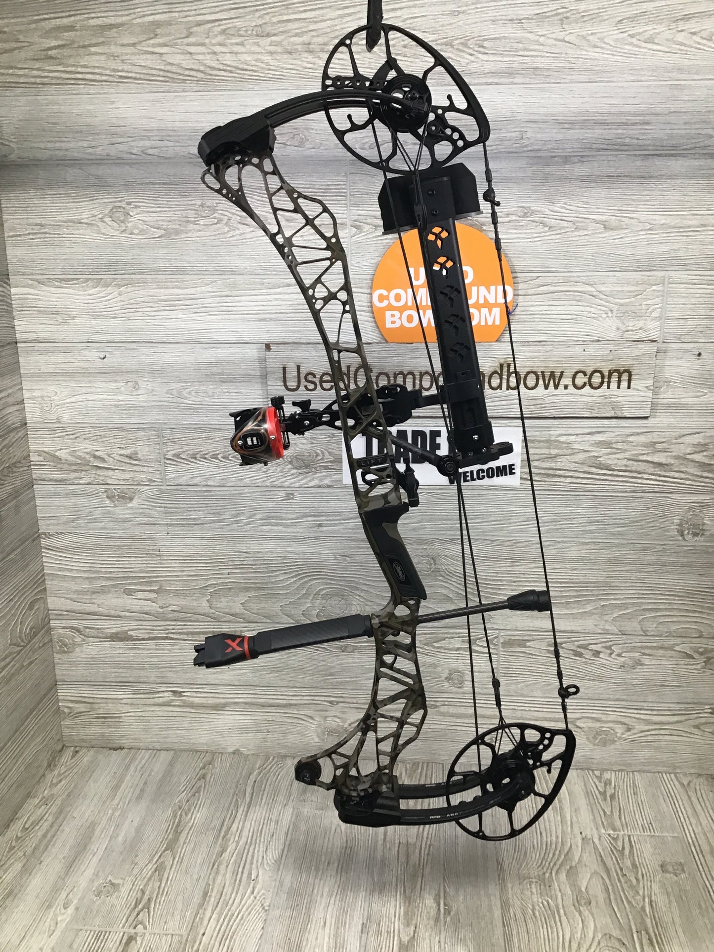 Used Mathews Lift X 29.5 Right Hand Bottomlands riser/Black limbs 28.5/65# Package