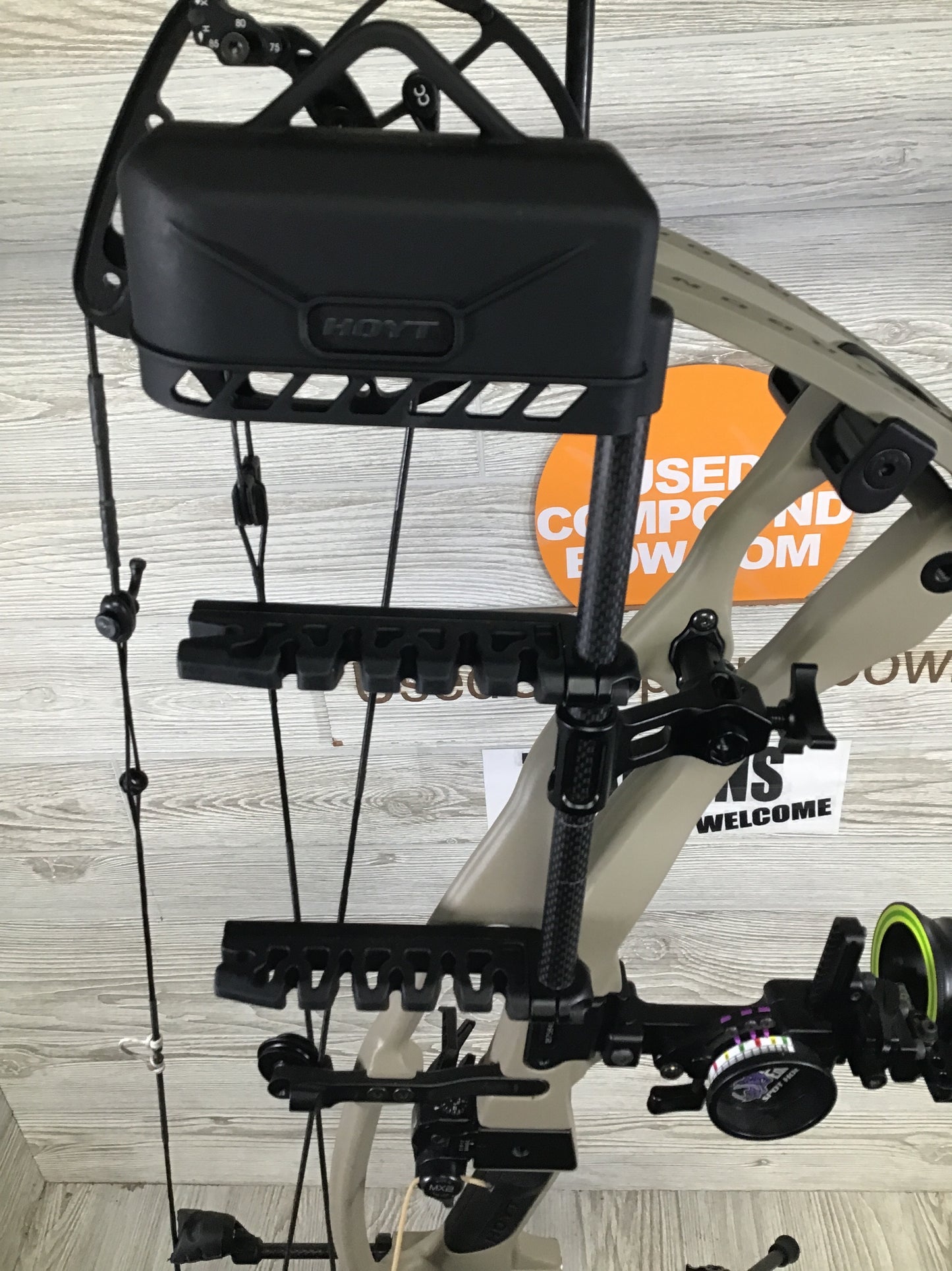 Hoyt RX-10 RH Sandstorm 70lb RTH Package