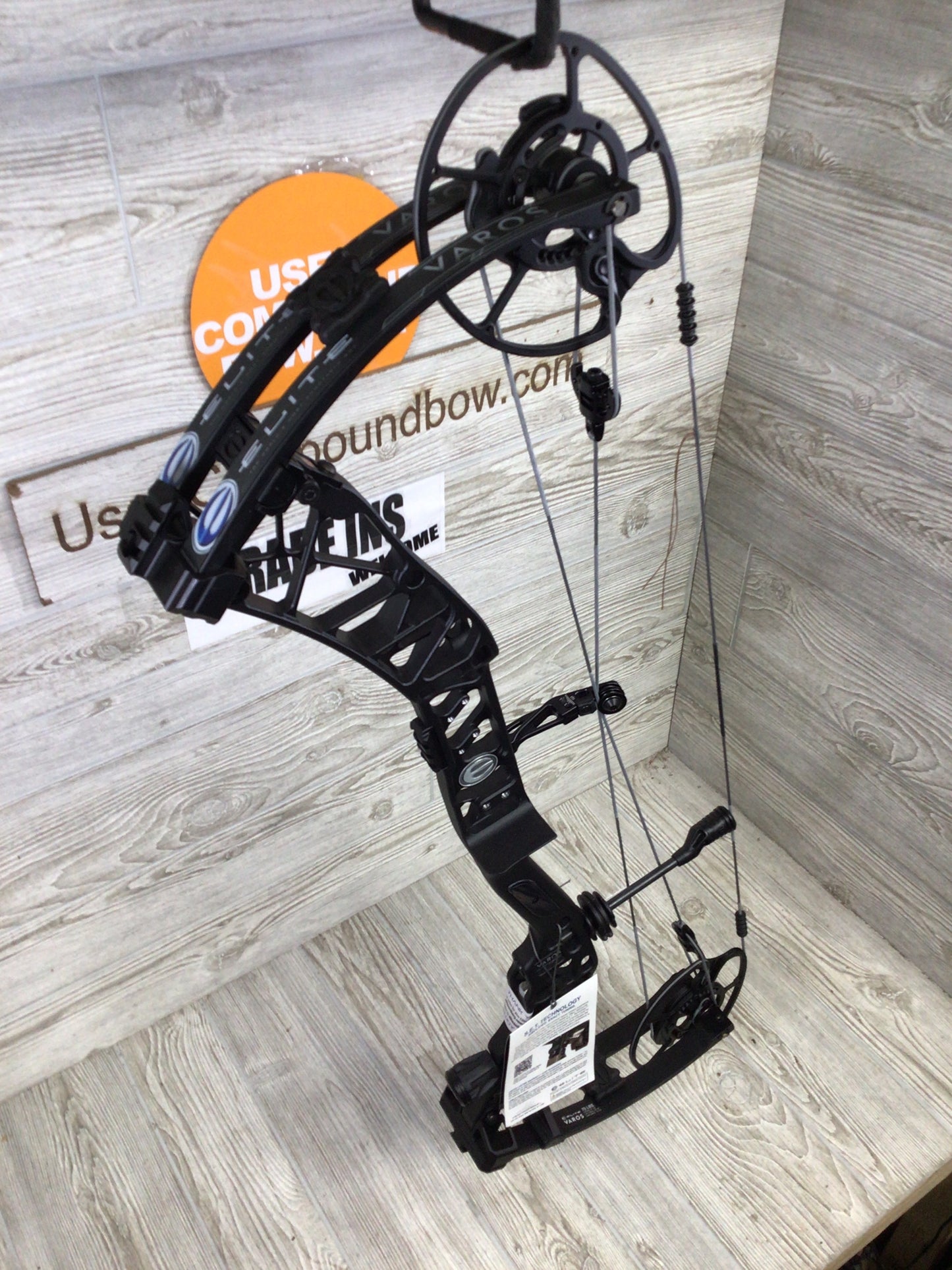 Elite Varos Right Handed 60-70# 25.5-31" Black