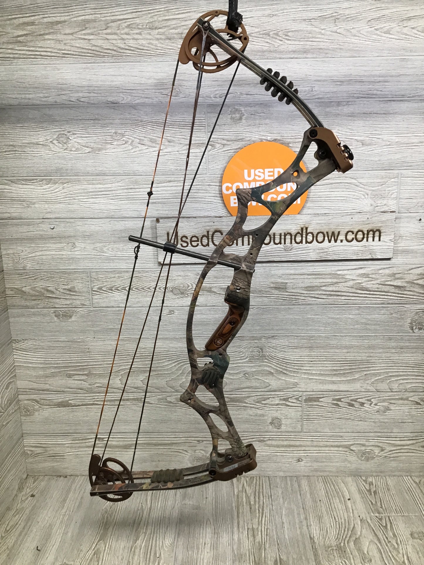 Used Hoyt Trykon Right Handed 28" 60-70# camo