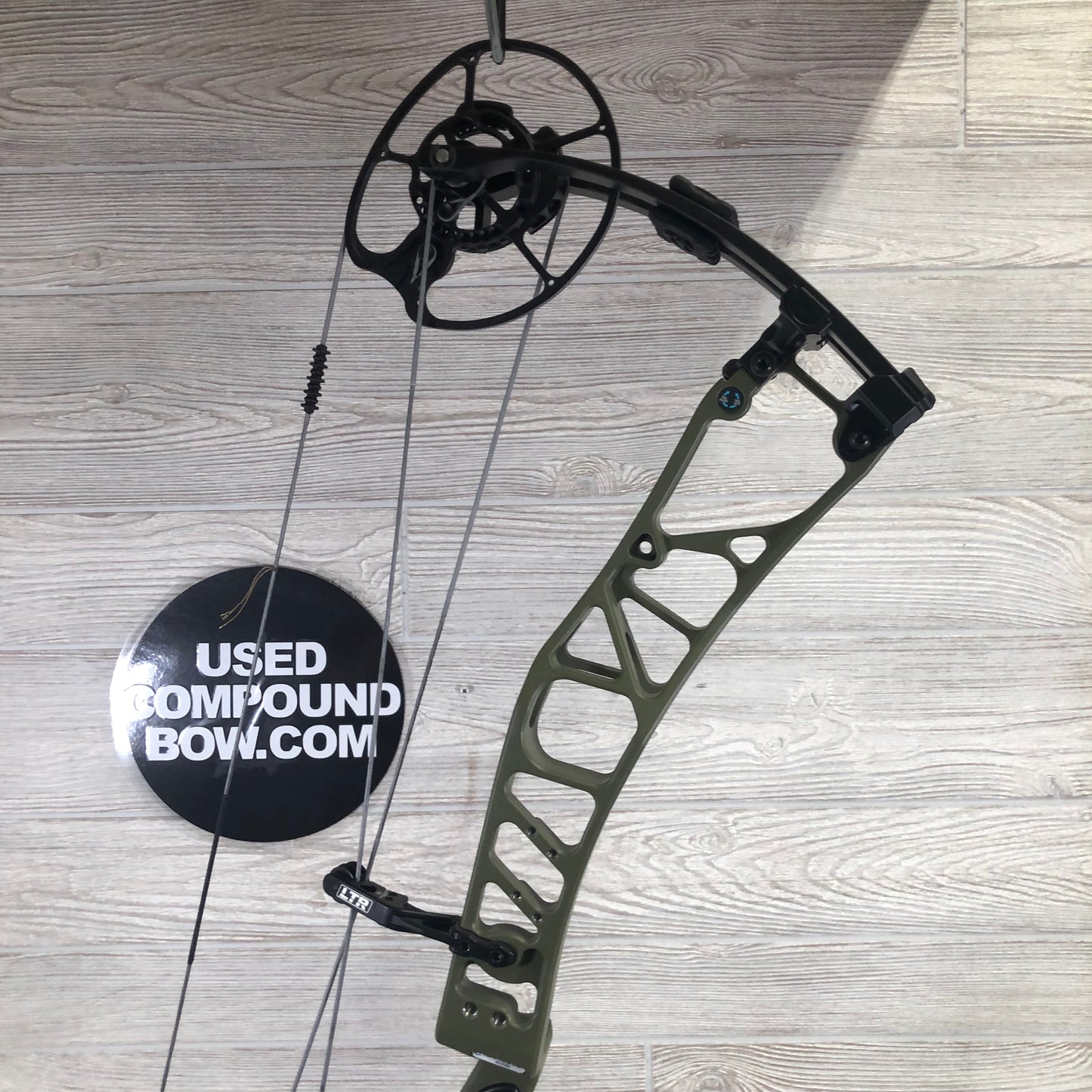 Elite Ethos Outdoor Green Right Handed 60-70lbs Bow