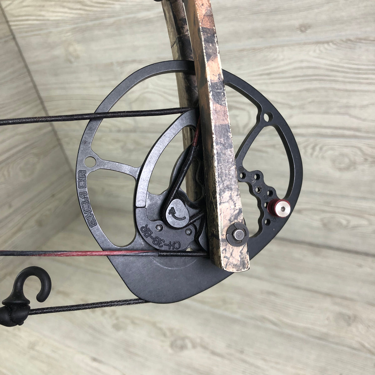 Used Hoyt Charger RH Camo 28.5" 60-70# Package