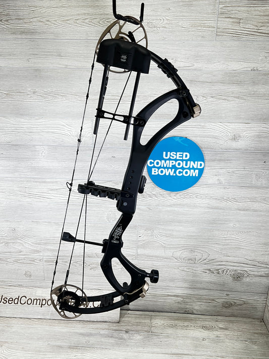Used PSE Mach 30 DS RH 70lbs Black with Quiver