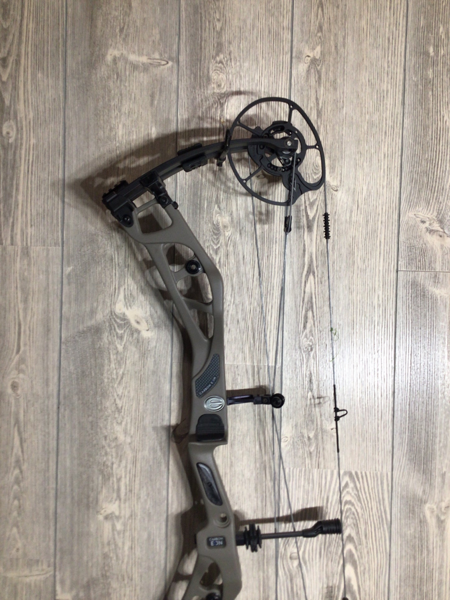 Used Elite Eon Carbon Sienna Brown RH 70lbs