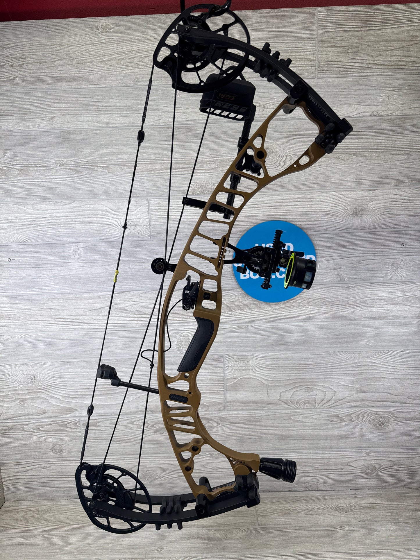 Hoyt VTM 31 Left Hand Burbon package