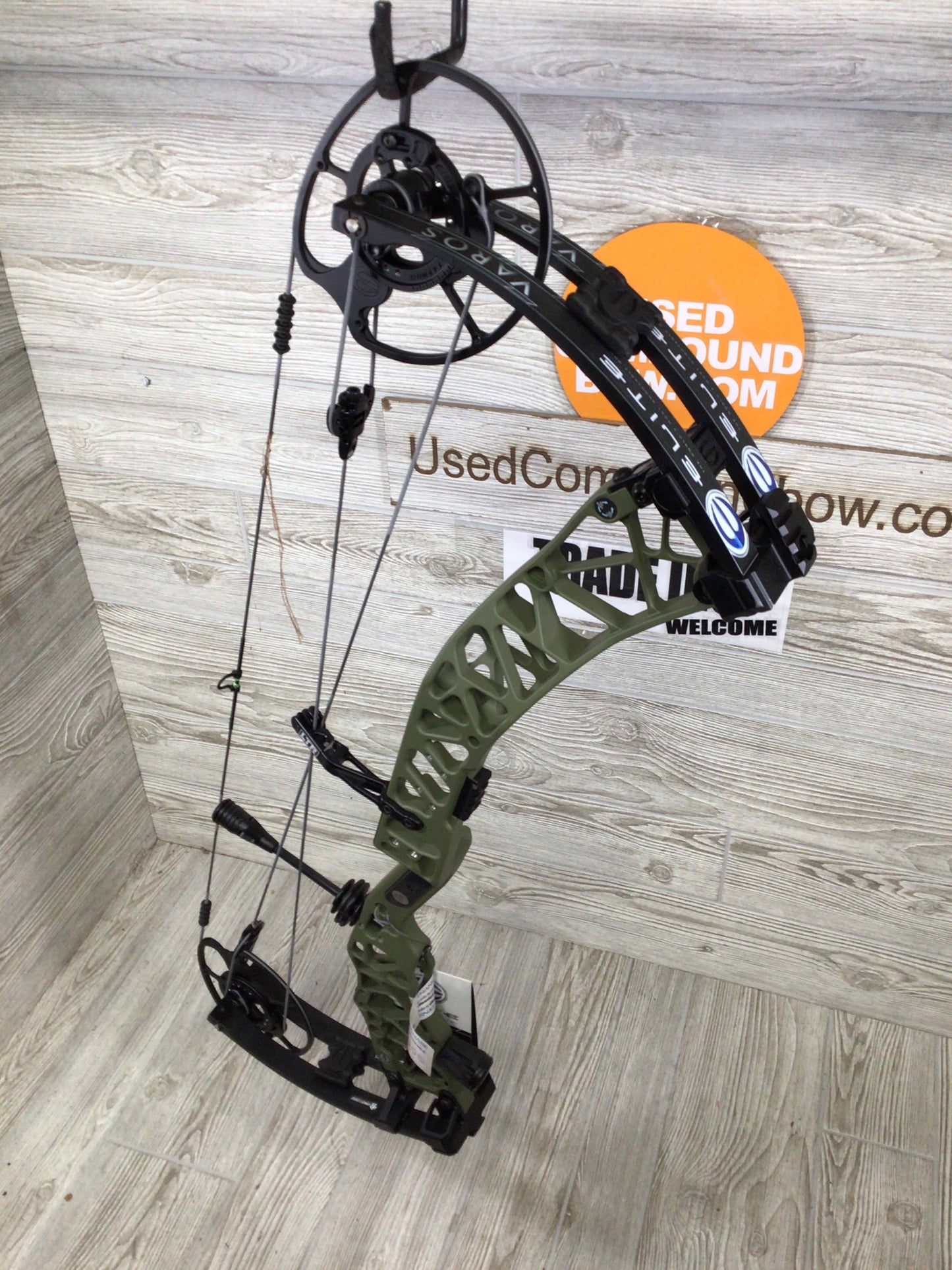 Elite Varos Right Handed 60-70# 25.5-31" OD Green