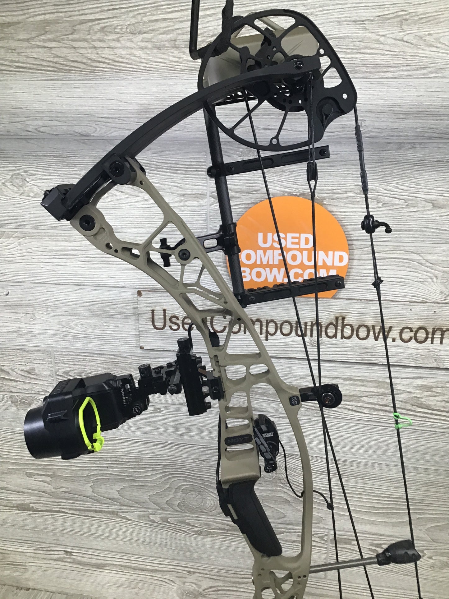 Hoyt ALPHA AX-3 29 Right Handed Sandstorm 60-70# LOADED with Garmin and Hoyt ACC