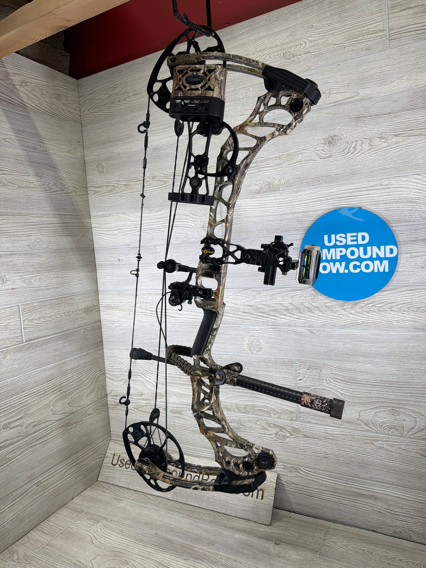 Used Mathews Vertix 29" 70lb Right Hand RealTree Edge Bow Pkg