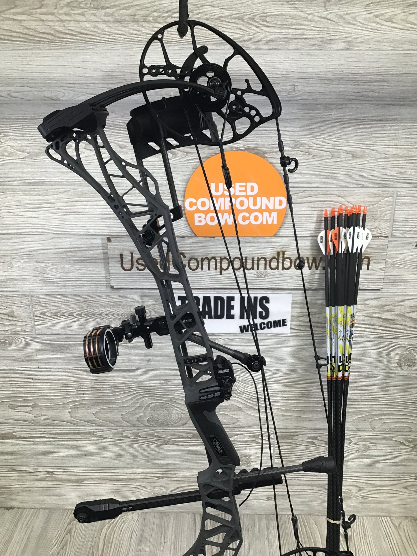 Used Mathews Lift X 29.5 Right Hand Shale Riser/Black Limbs 28/70 LOADED Package