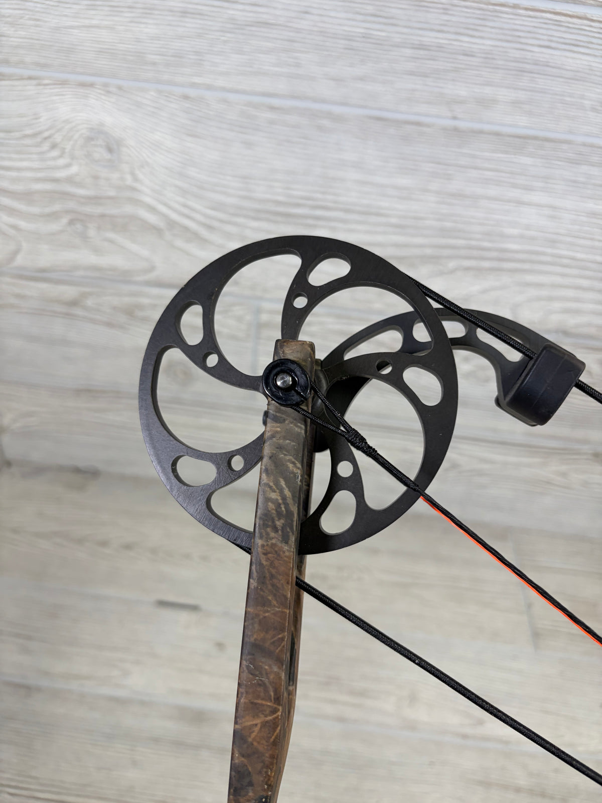 Used Mathews LX 30" 70lb Right Handed Bow Pkg