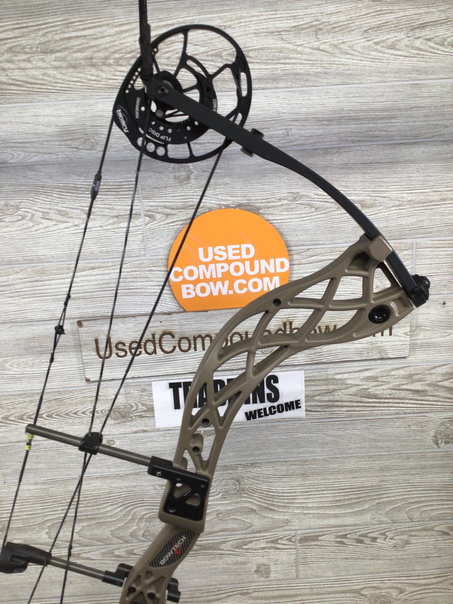Bowtech Carbon Zion Right Handed Flat Dark Earth 60-70#