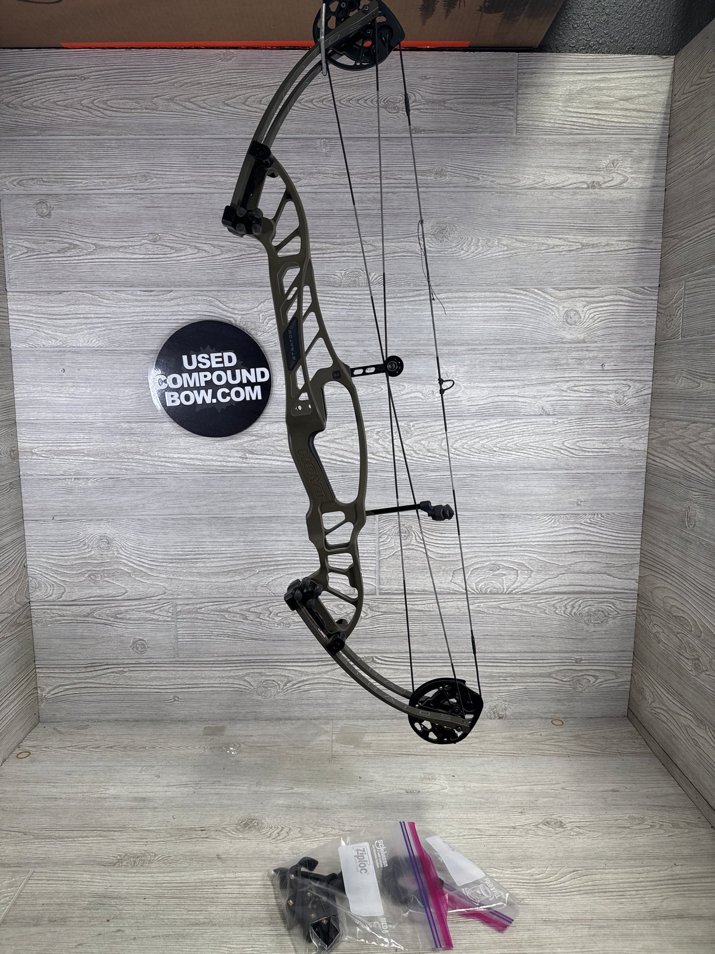 Used Hoyt Stratos 36 Right Handed Wilderness HBT 2 cam 24.5"-31"
