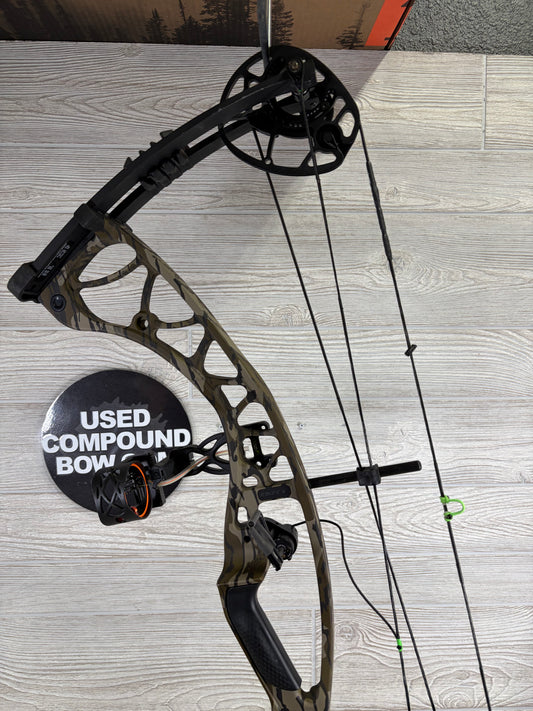 Used Hoyt Torrex Package RH Camo 60-70lbs 26-30" Draw
