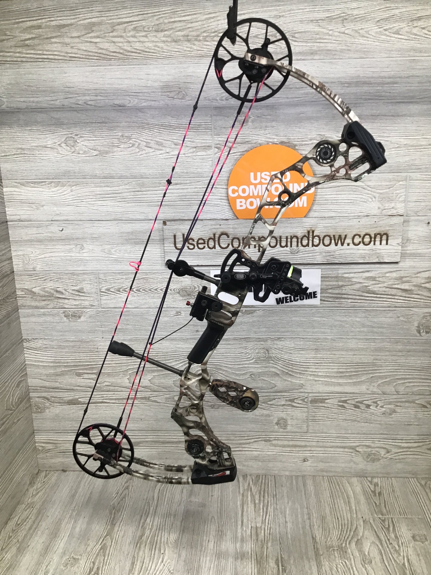 Used Mathews No Cam HTX Lost Camo 26.5"/60# Right Handed Package