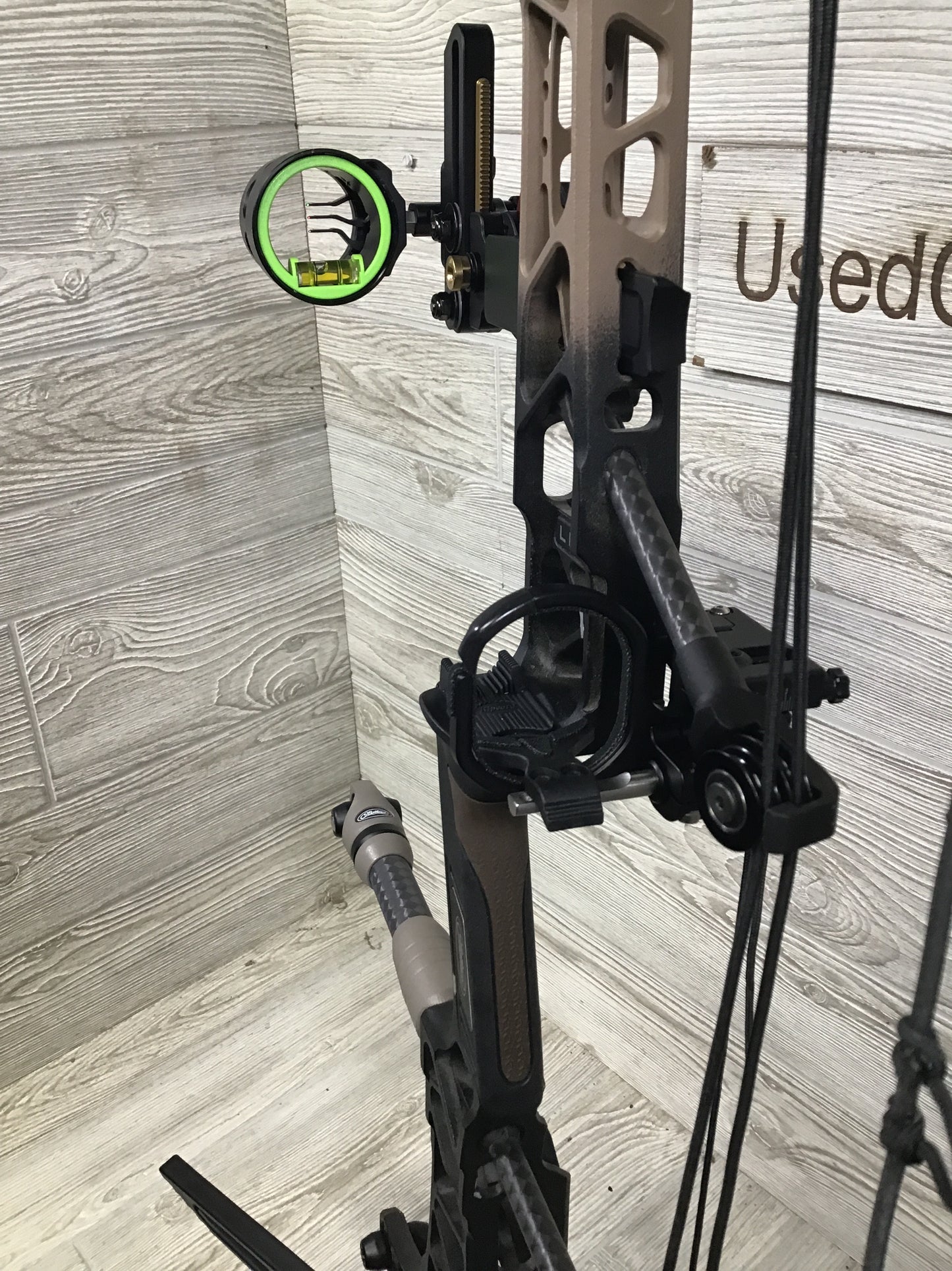 Used Mathews Lift 33 RH Earth Fade to Black Loaded Package