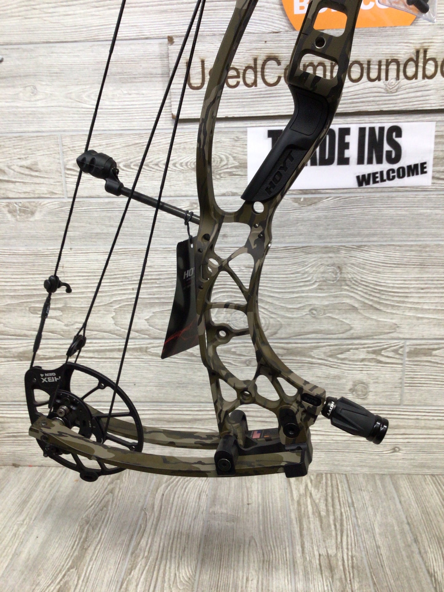 Hoyt AX-2 32 29" 60-70lb Right Hand Bottomlands