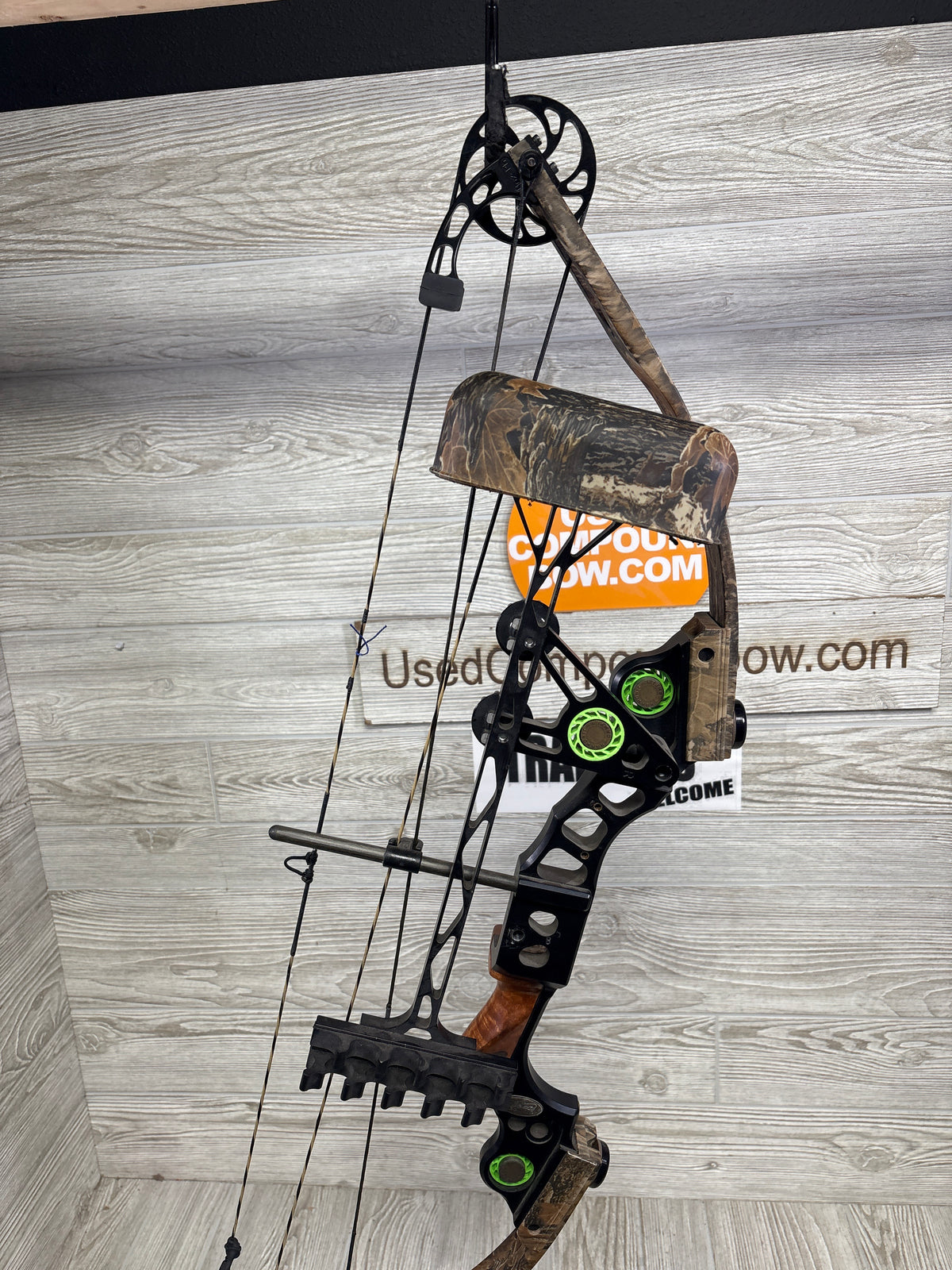 Mathews Black Max 60-70# 30" Right handed Camo