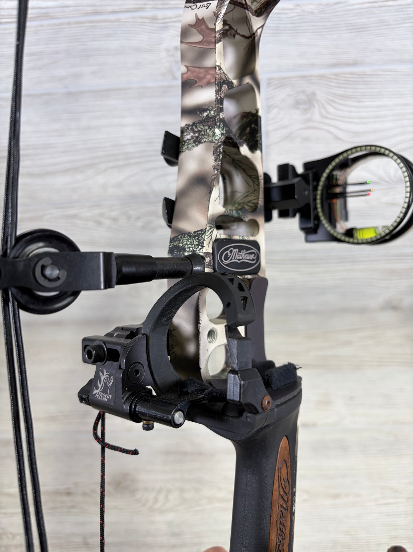 Used Mathews No Cam HTX 27"/70# Left Handed Package
