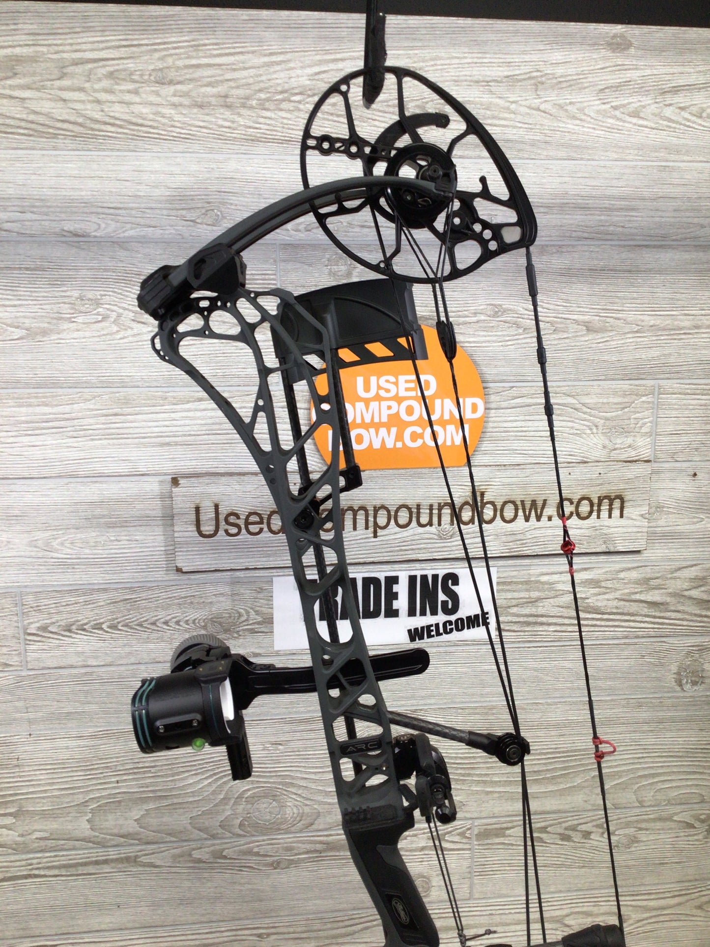 Used Mathews ARC 34 Right Handed Shale 28.5"/75# LOADED PACKAGE