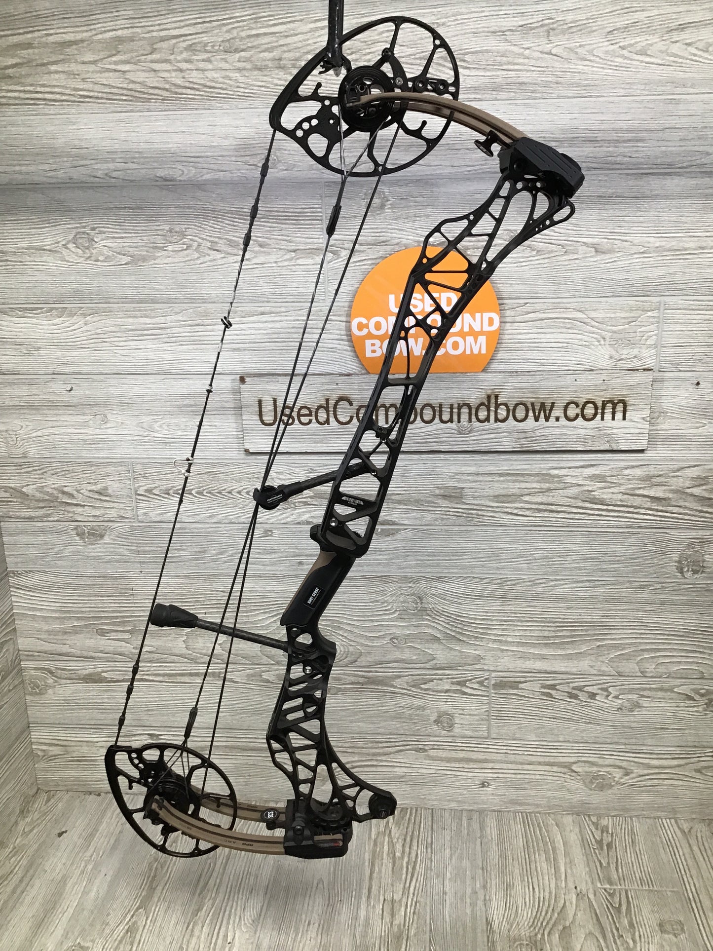 Used Mathews Lift X 29.5 Black W/ Earth Limbs 28.5/70