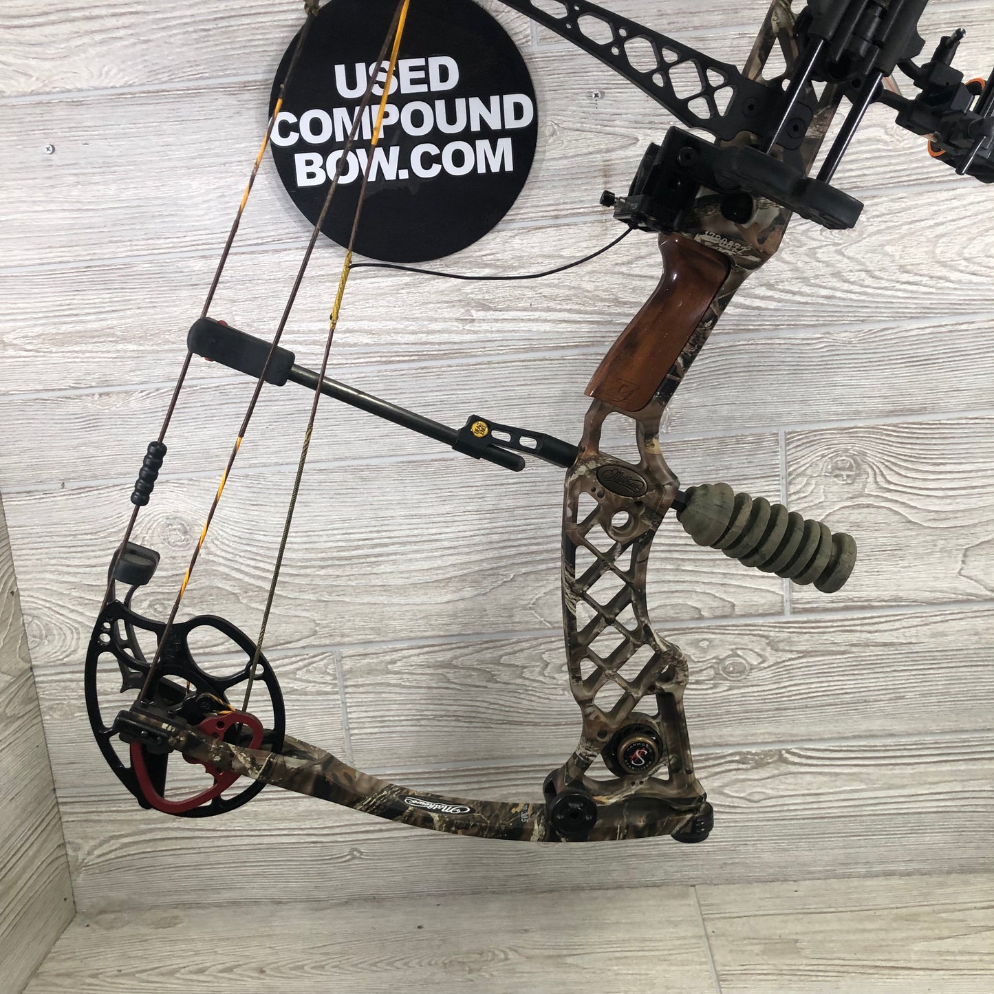 Used Mathews Z9 Right Handed 60-70lb 30" Bow Pkg