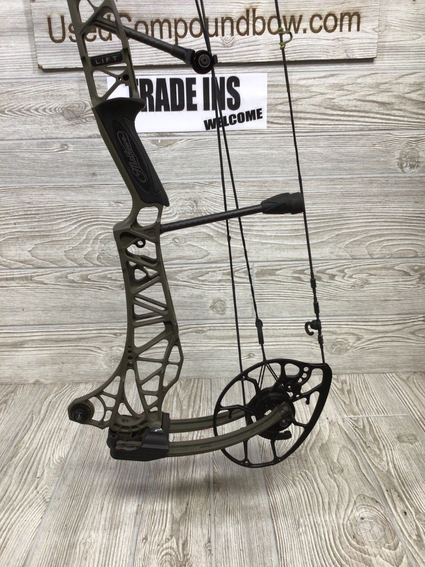 Used Mathews Lift 33 RH Ambush Green 28.5/70#