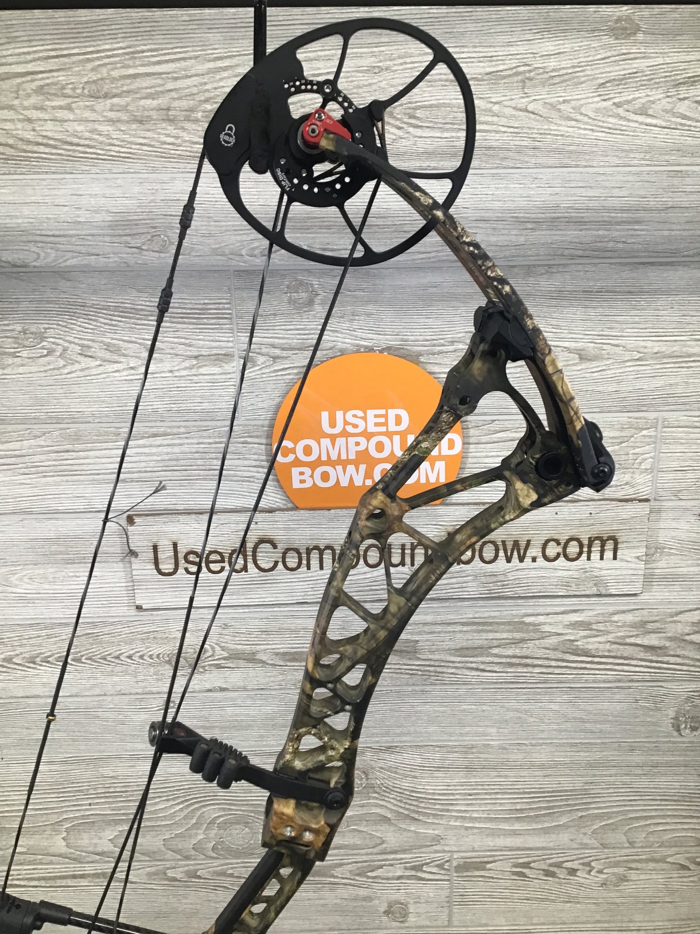 NEW Bowtech Revolt XL Mossy Oak 60-70# 27.5-33"