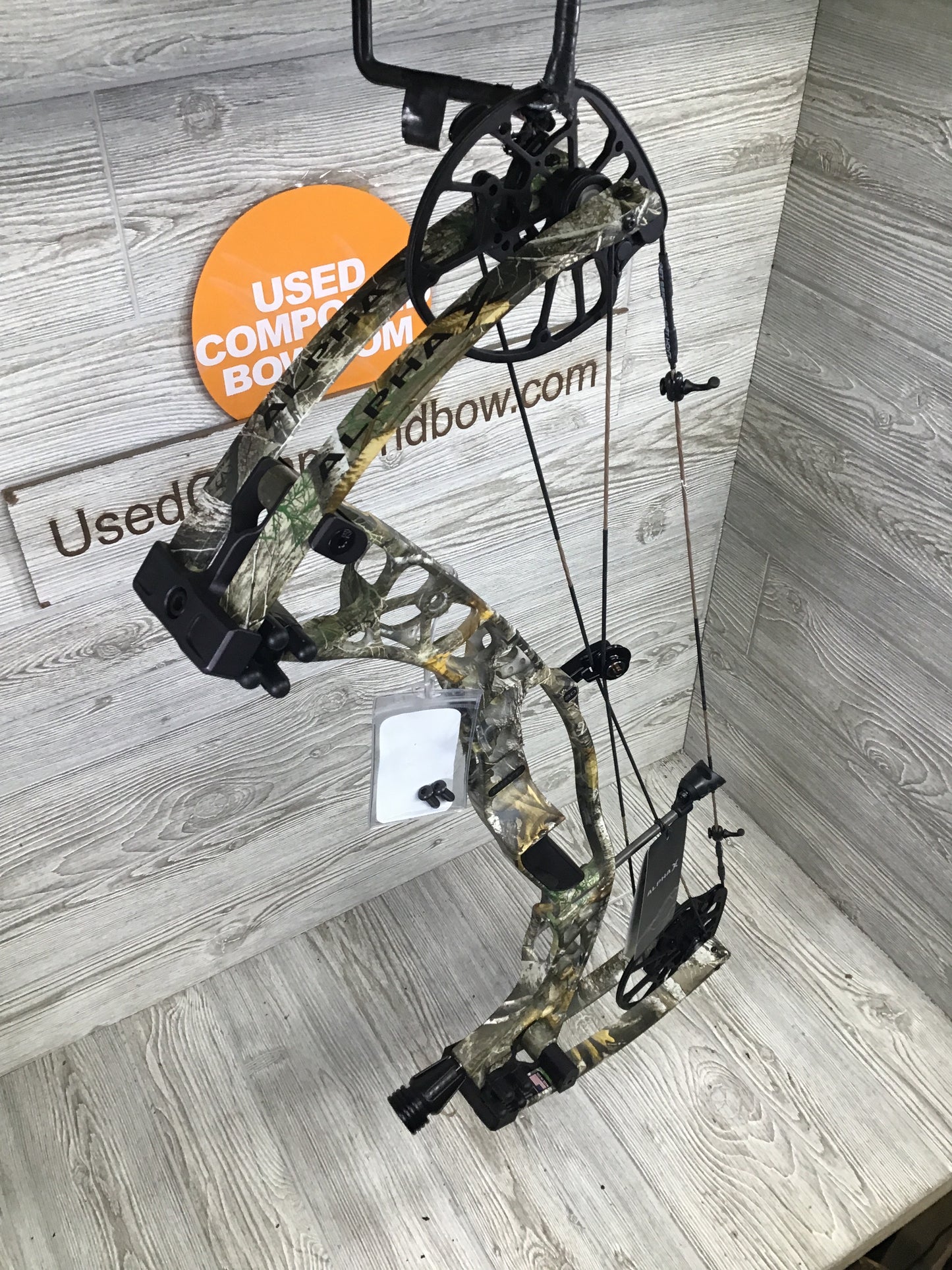 New Hoyt Alpha X 30 Realtree Edge 50-60# 25" - 30" Right Hand