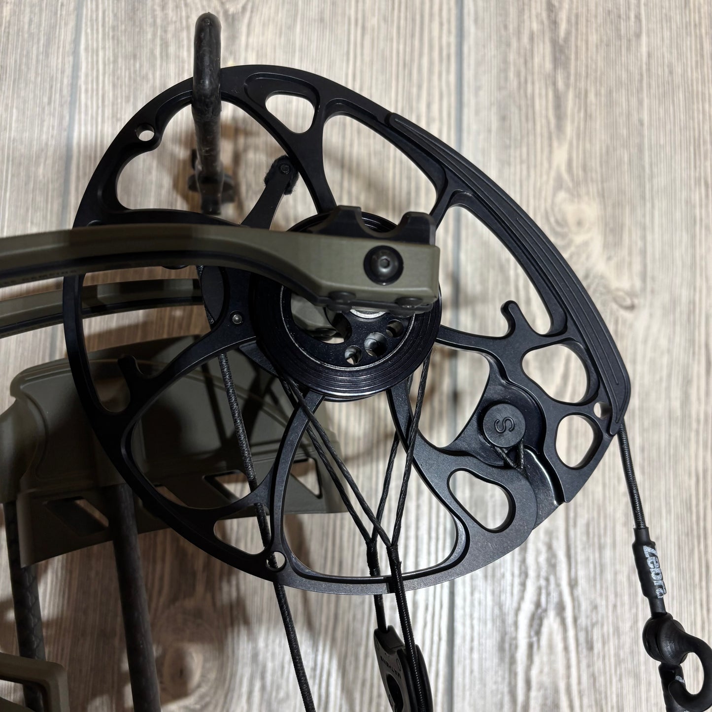 Used Mathews Phase4 29 RH Ambush LOADED Package