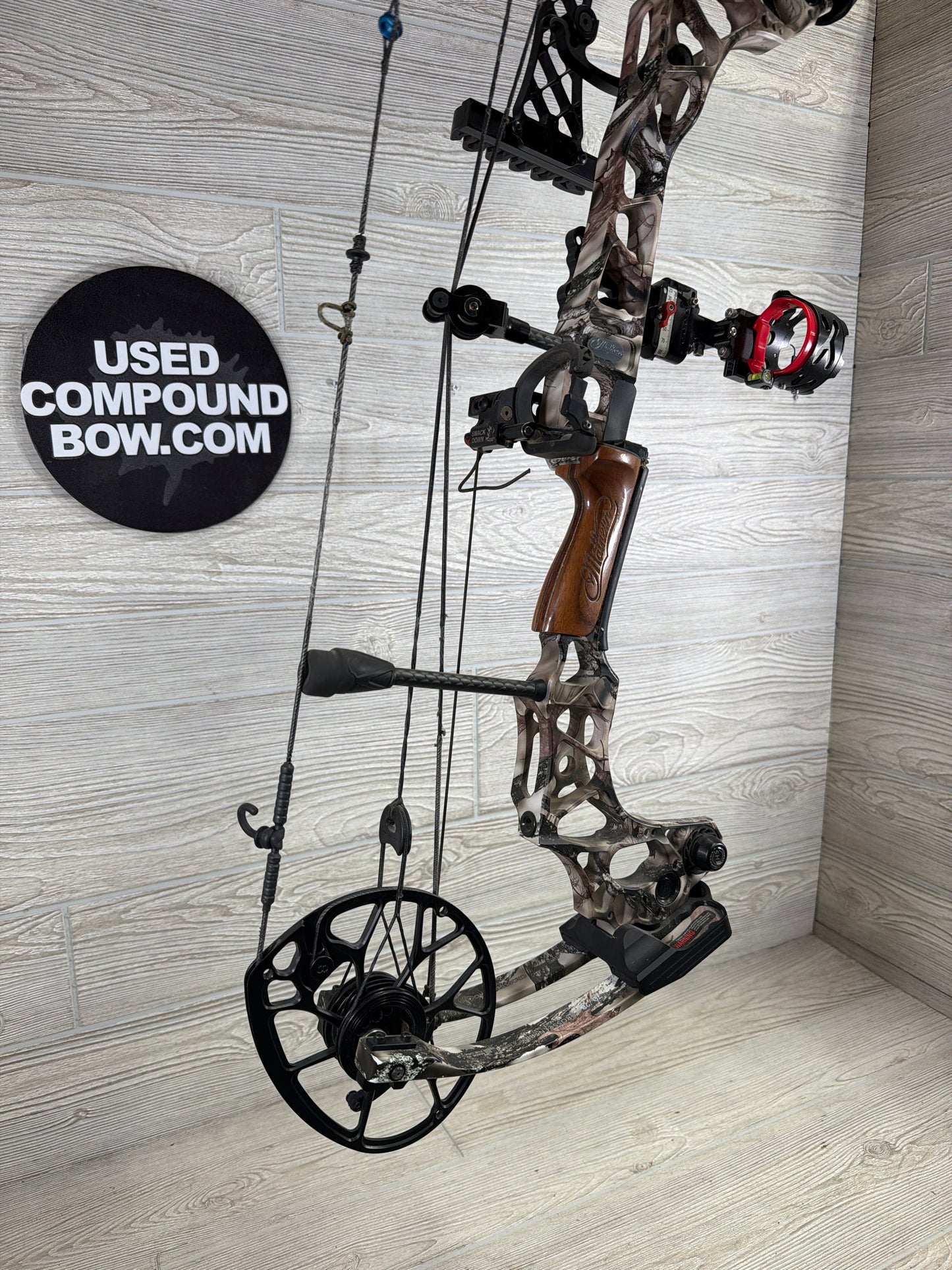 Mathews Triax 70lb 28" lost camo Left Hand Bow Pkg