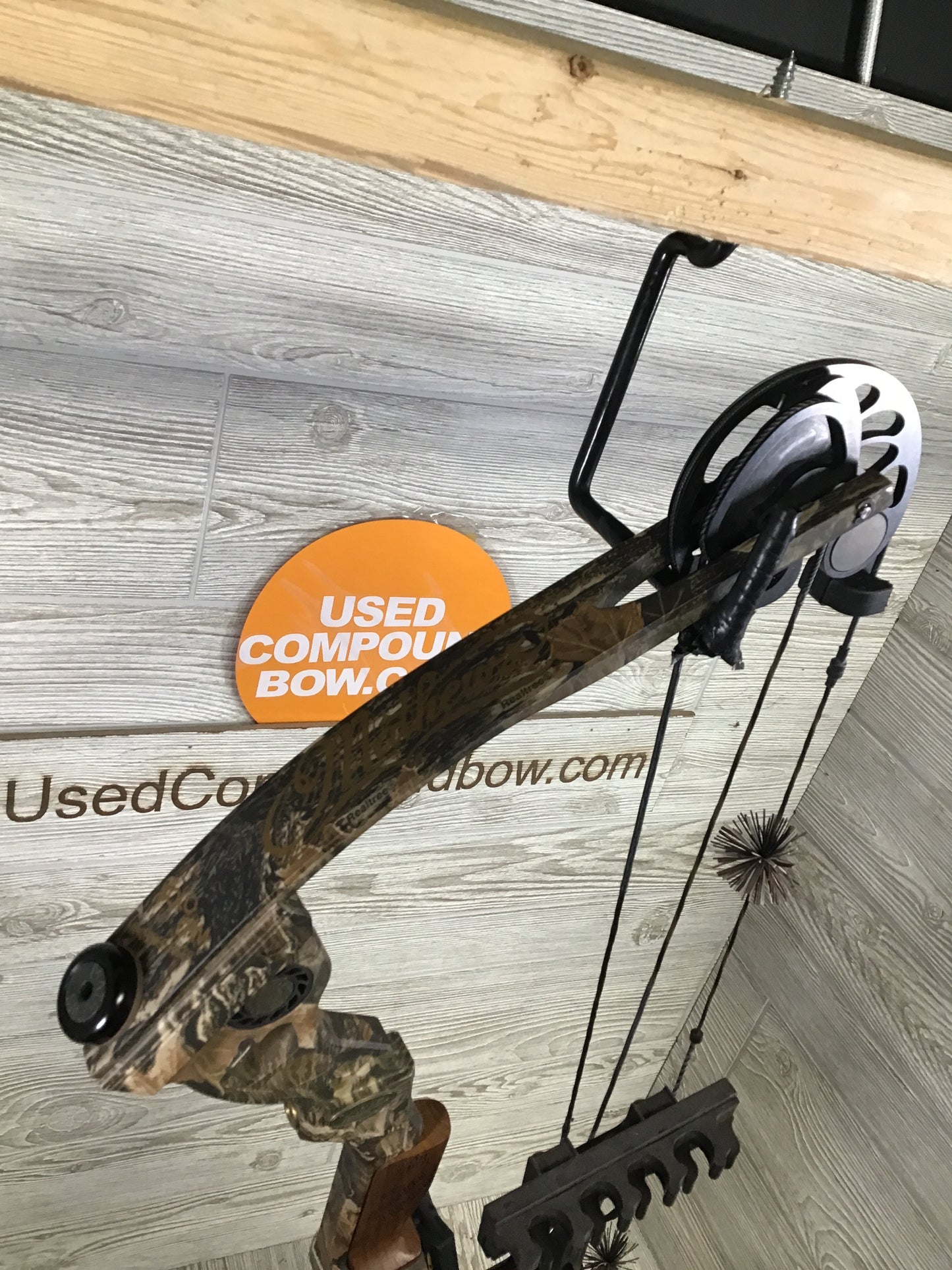 Used Mathews Legacy Right Handed 28 70lb Package