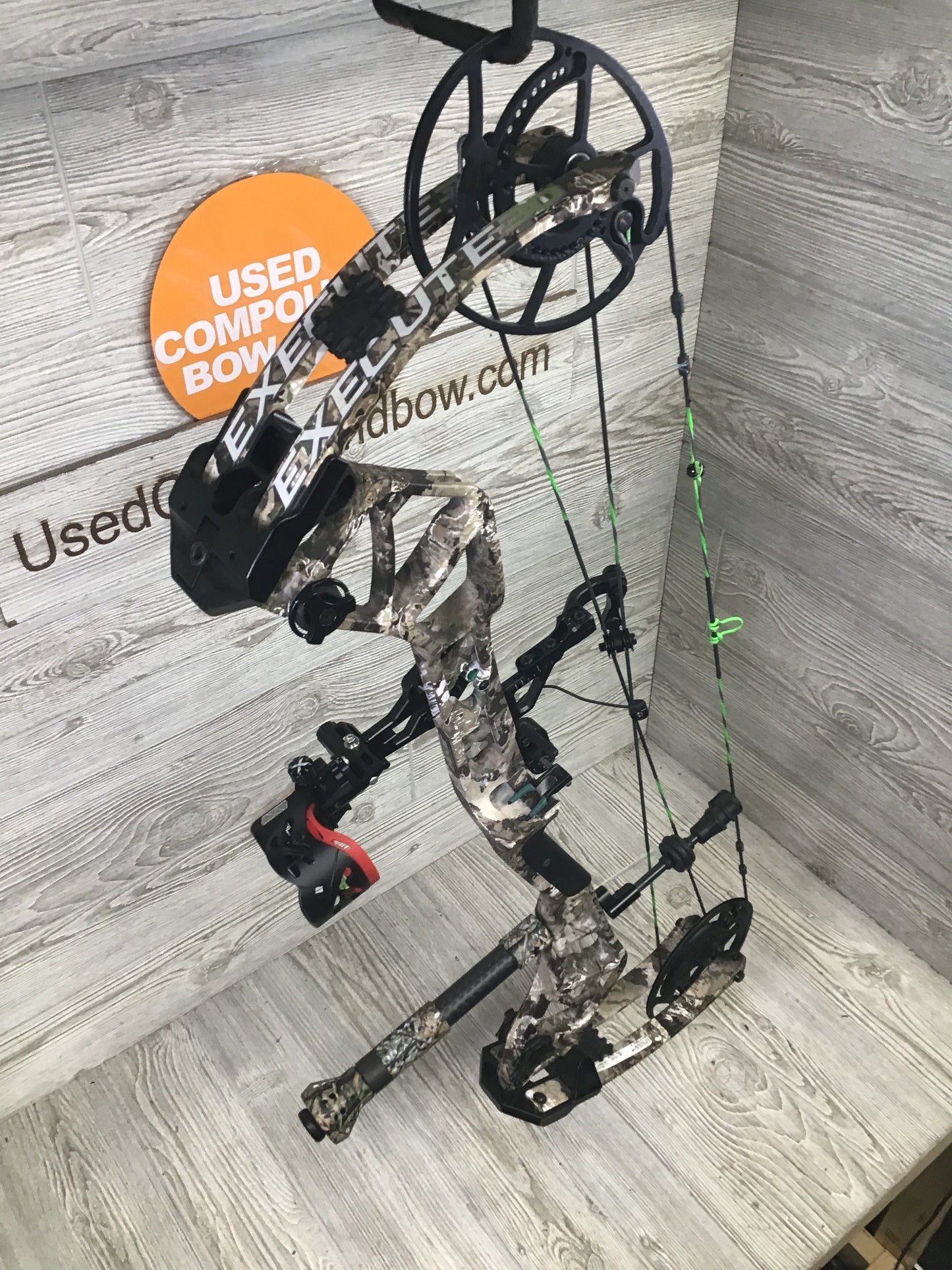Bear Execute 30 RH 60-70lb 26"-30" Camo Package