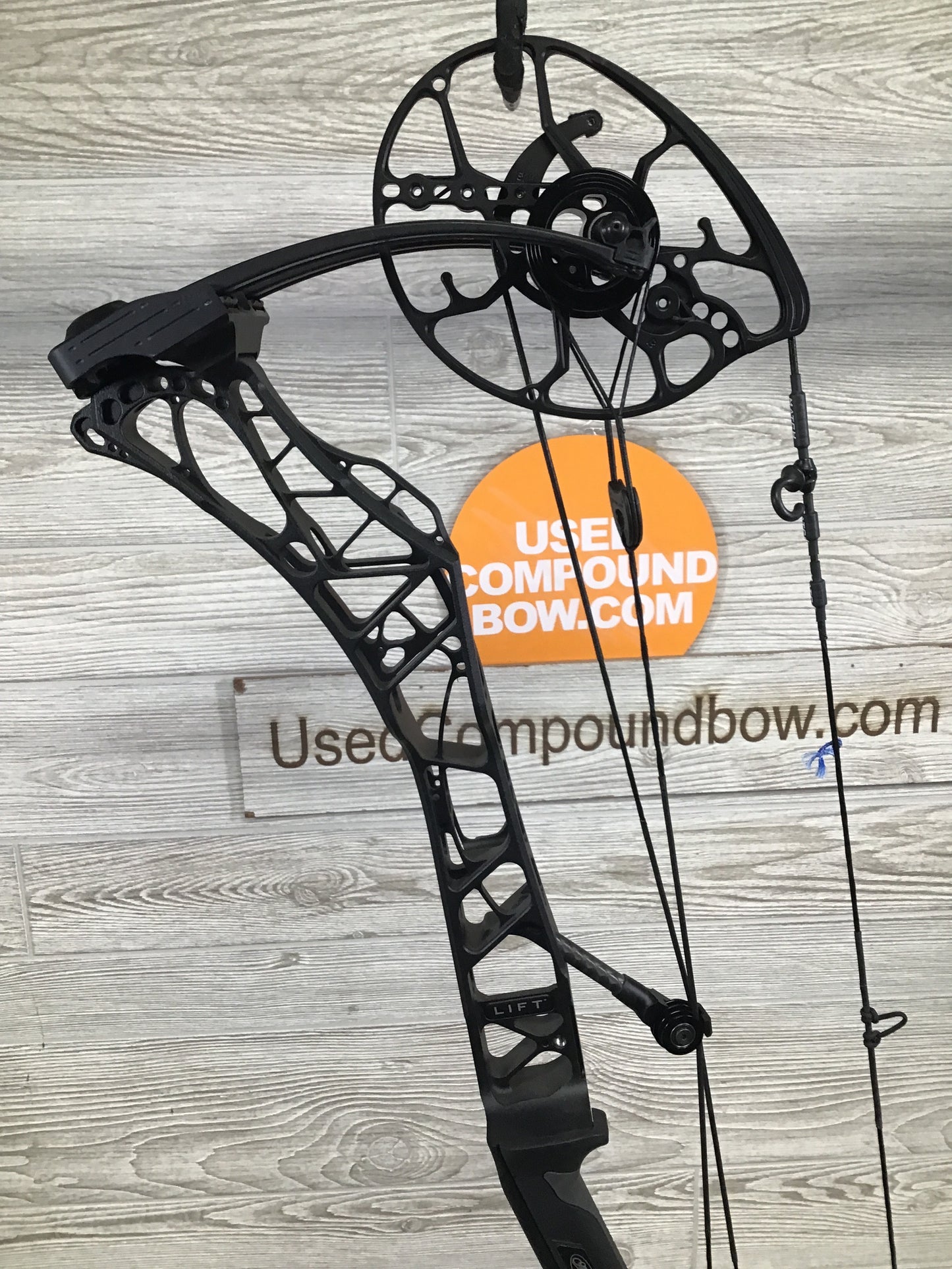 Mathews LIFT RS 26.5" 70lb Right Hand Black bow