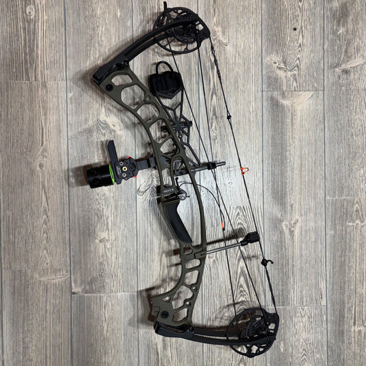 Used Hoyt Enduro RH Wilderness Green 70lb Package