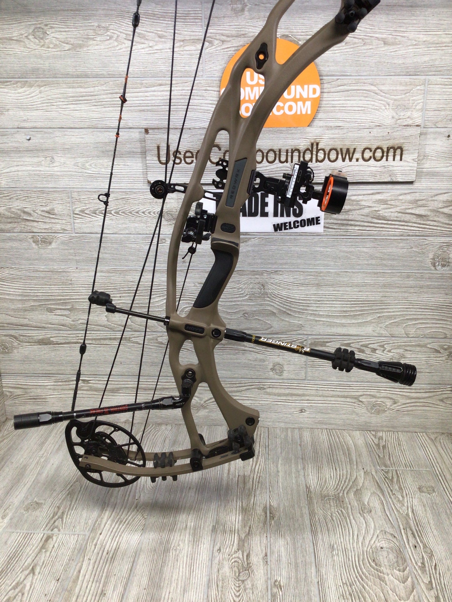 Used Hoyt RX-7 Ultra Left Hand buckskin 28.5/60-70# Package