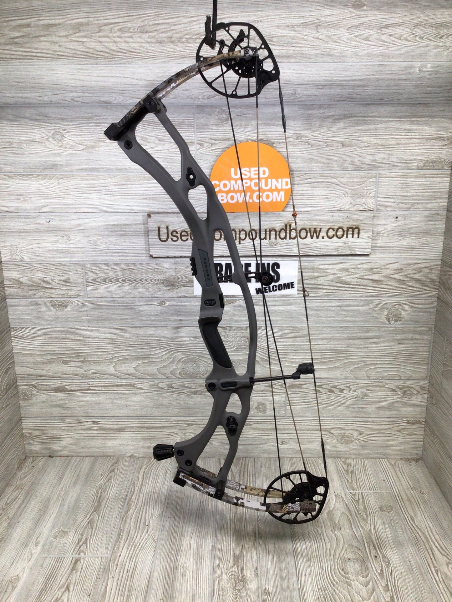 Hoyt RX-8 Right Handed Custom 40-50 lb Tombstone Riser - Elevated 2 Limbs