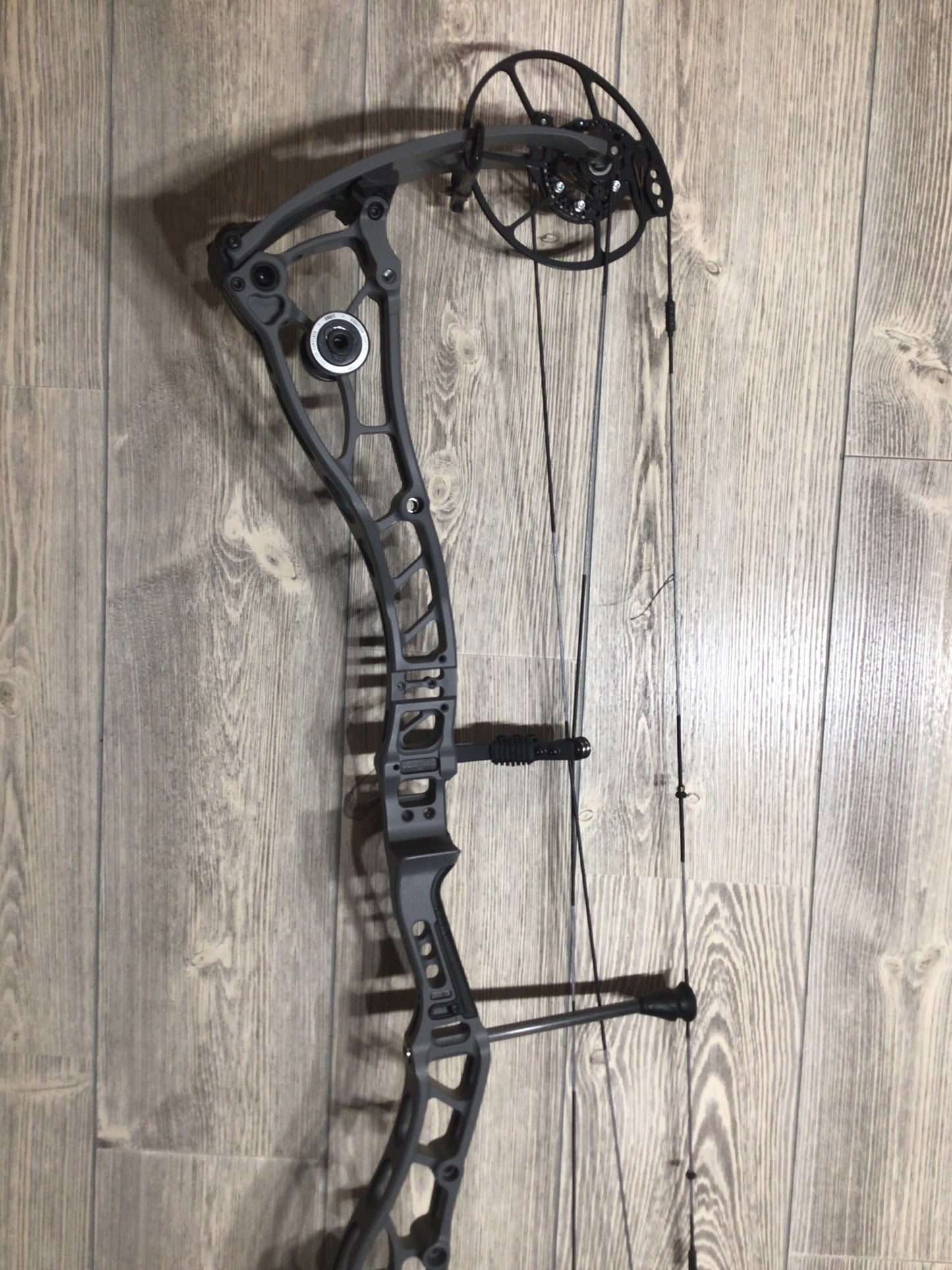 Bowtech Proven 34 LD Smoke Grey 70# 32" Bow