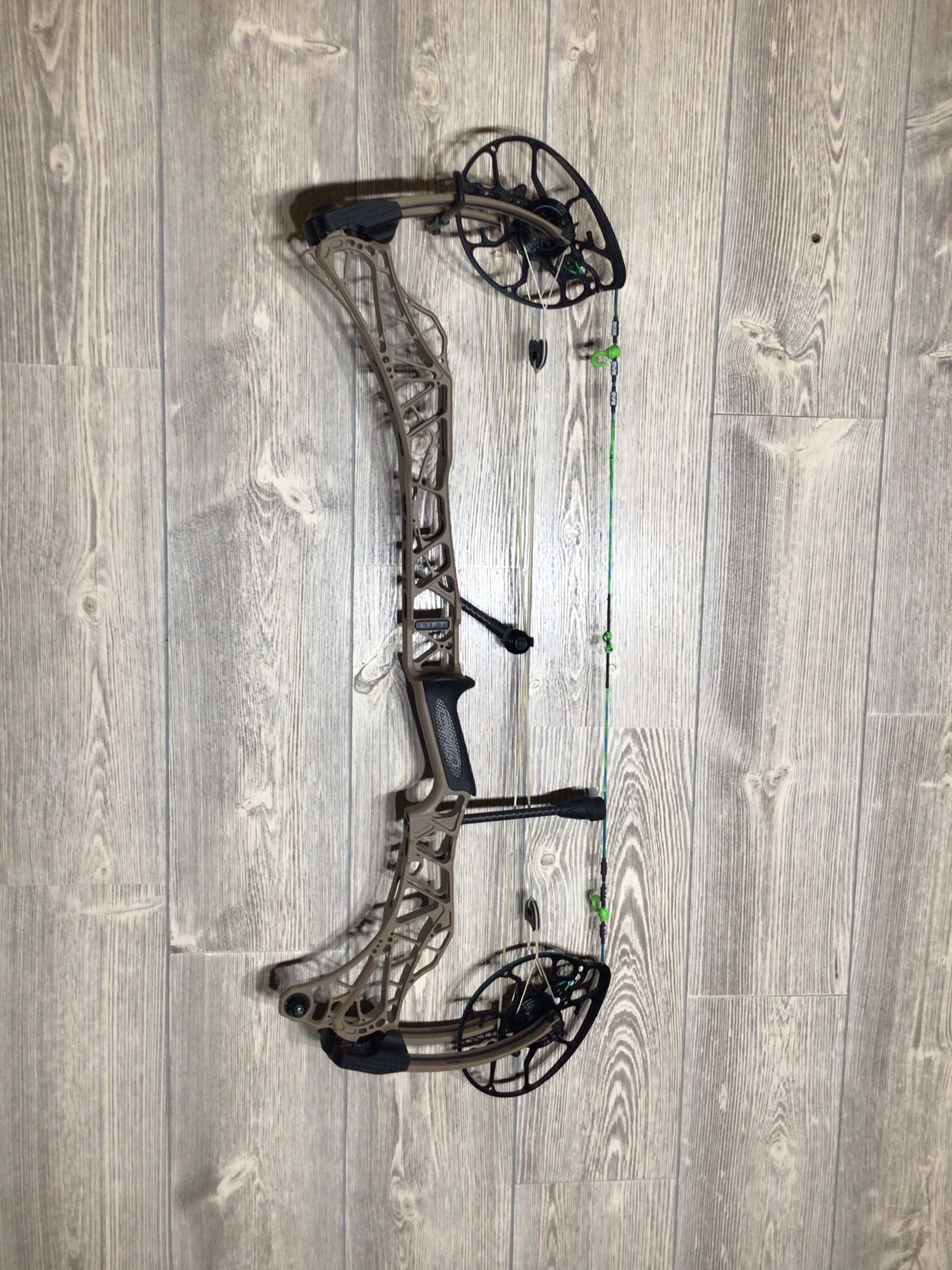 Mathews Lift 29.5 Earth RH