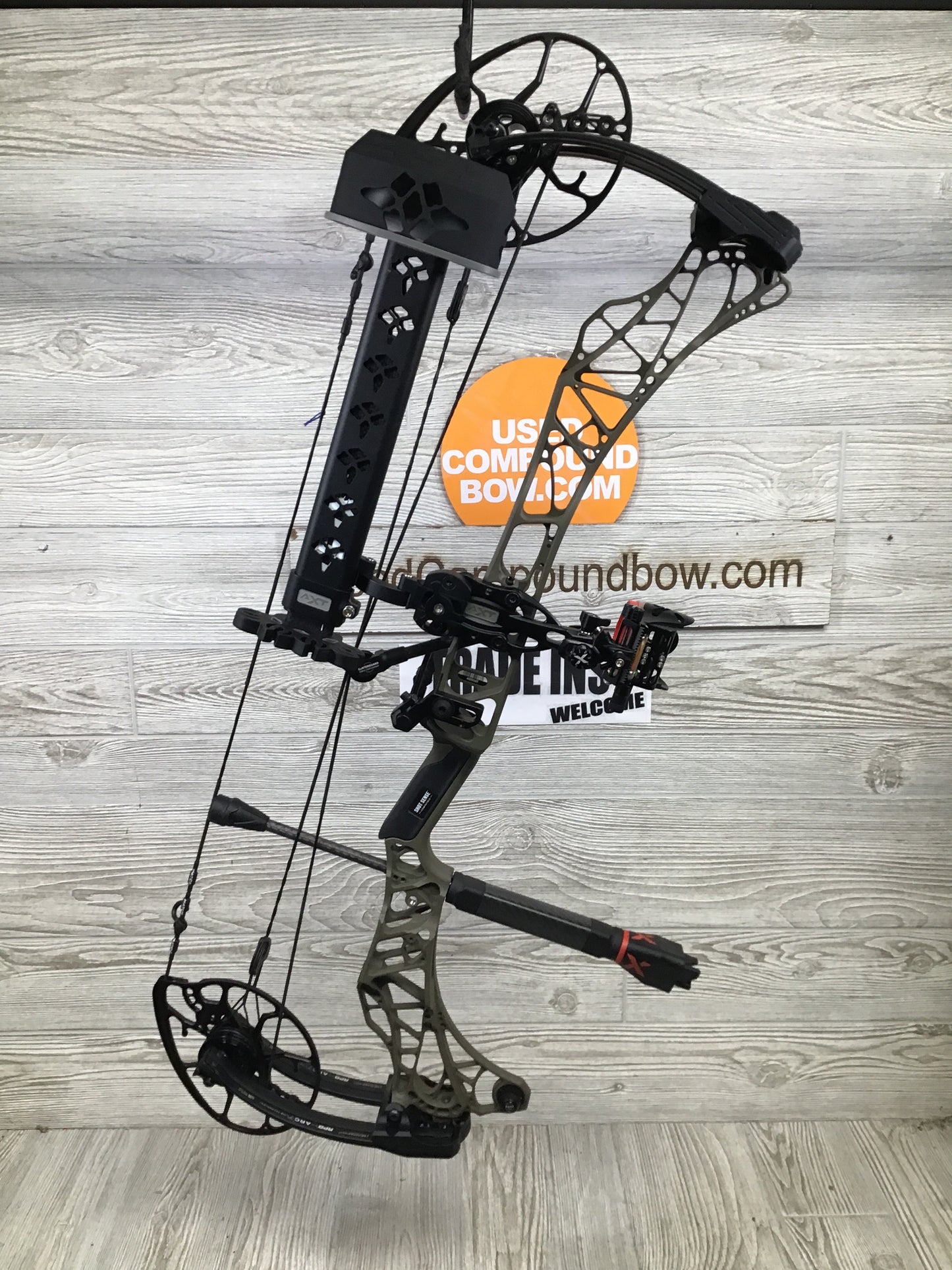 Used Mathews Lift X 29.5 Right Hand Ambush Green Riser/ Black limbs 30/60# package