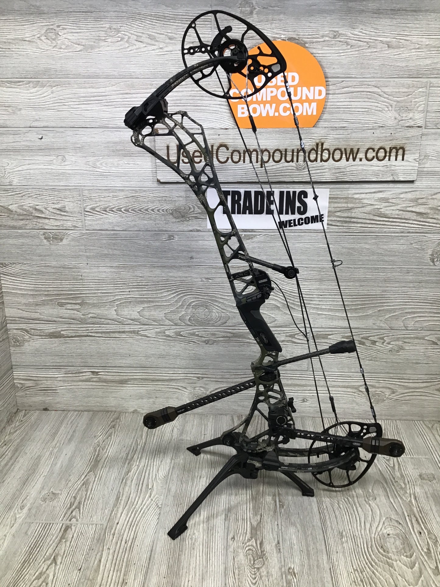 Used Mathews ARC 30 28/55lb Kuiu Verde Right Hand Bow package