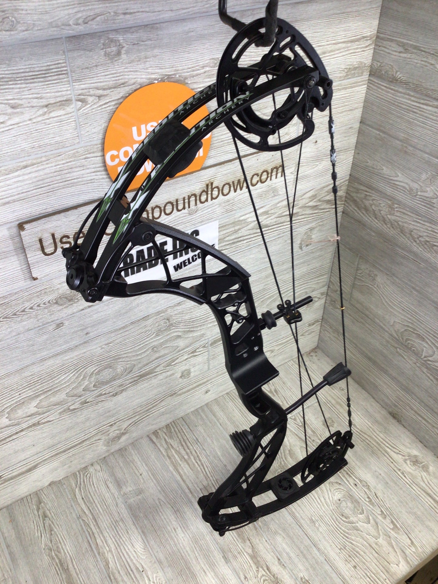 Xpedition Xscape 40-50# black right handed