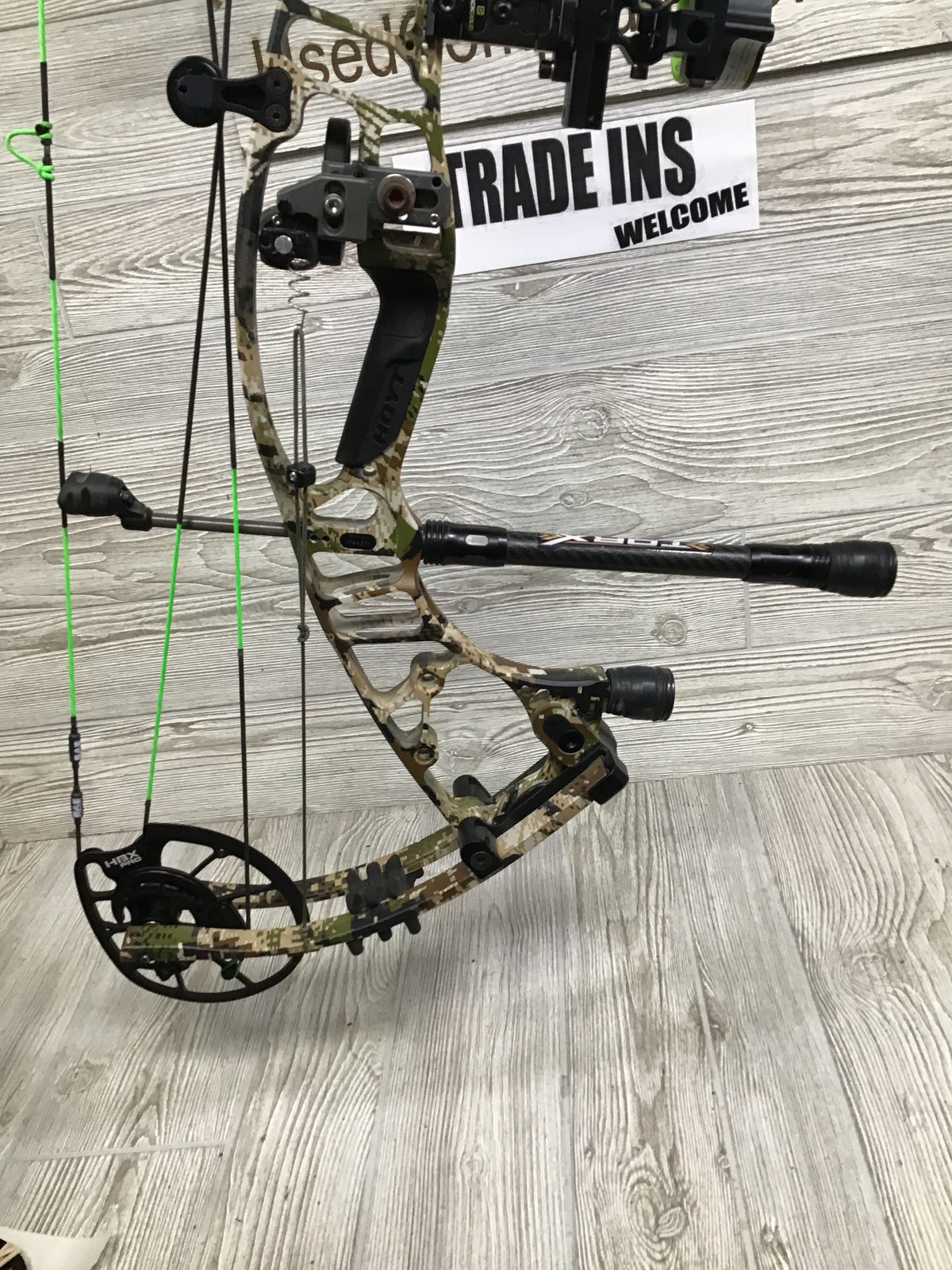 Hoyt VTM 34 wilderness Right Hand 60-70lbs 29.5-31" package (NEW CAMS AND STRINGS)
