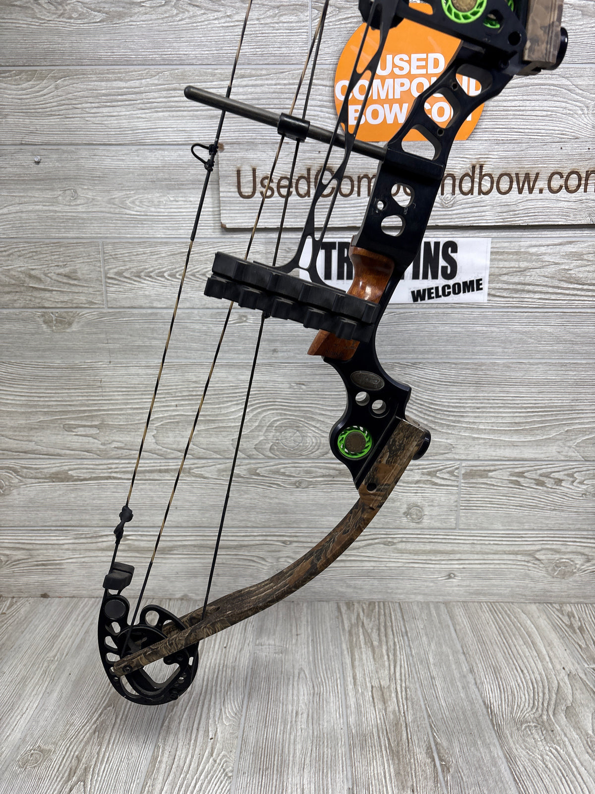 Mathews Black Max 60-70# 30" Right handed Camo