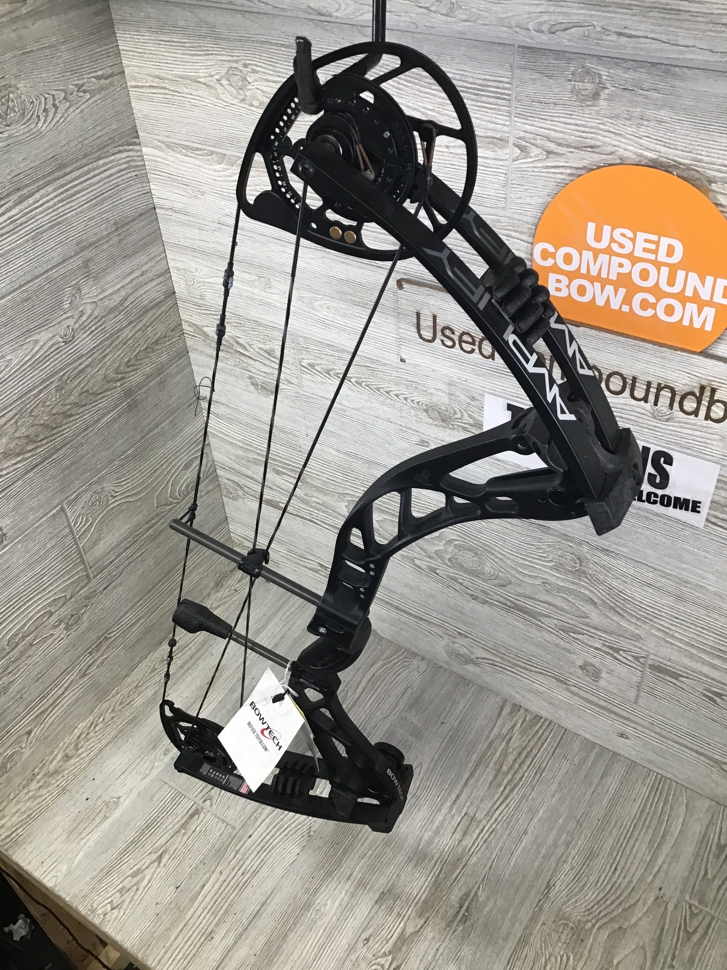 Bowtech Amplify Right Handed 21"-30" 8-70# Black
