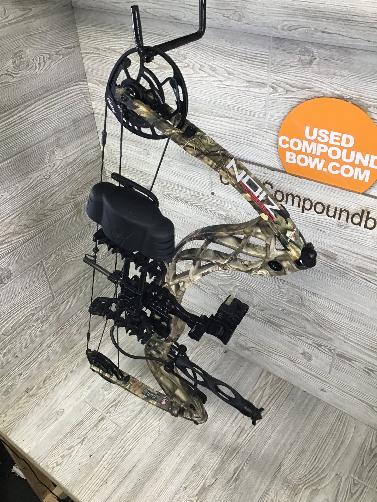 Bowtech Carbon Zion RH Camo Right Handed 60-70 25.5-30.5 package