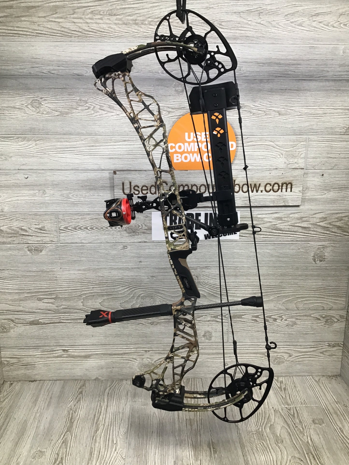 Used Mathews Lift X 29.5 Right Hand 28.5"/70# Sitka Subalpine Package