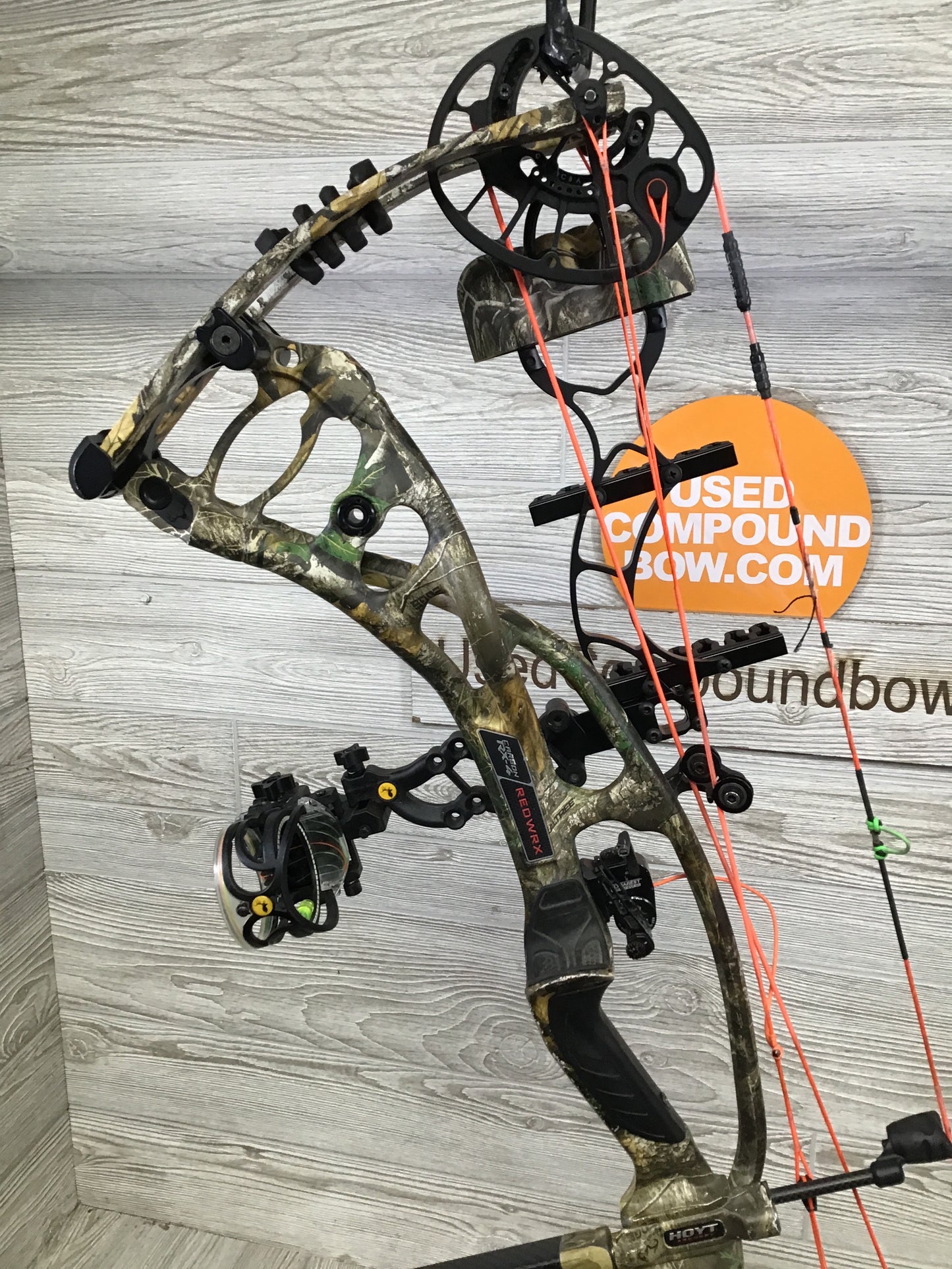 Hoyt Carbon RX-4 Alpha Right Handed package 55-65# 25-28" realtree